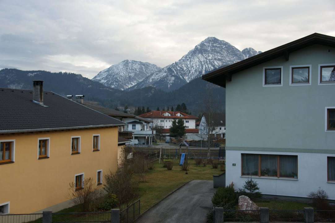 Die Berge vorm Haus Hotel Krone Tirol