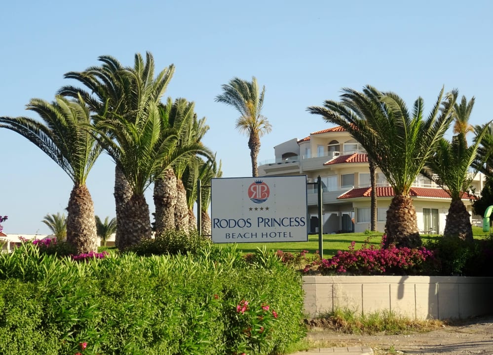 Außenansicht von der Hauptstrasse aus Rodos Princess Beach Hotel & Spa