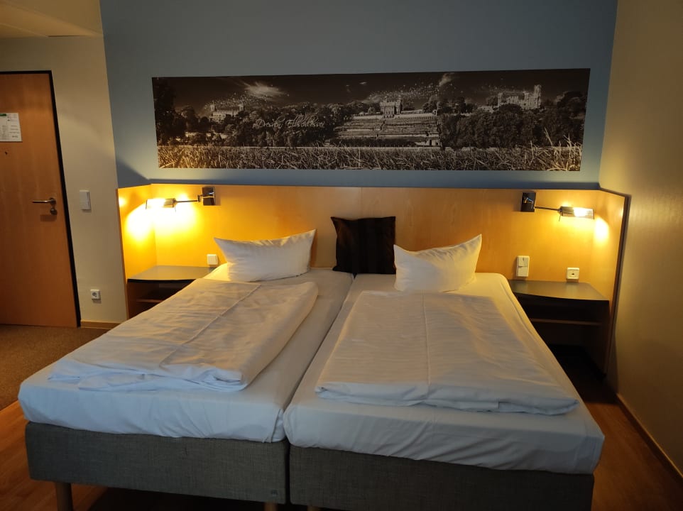 Zimmer AMEDIA Hotel Dresden Elbpromenade