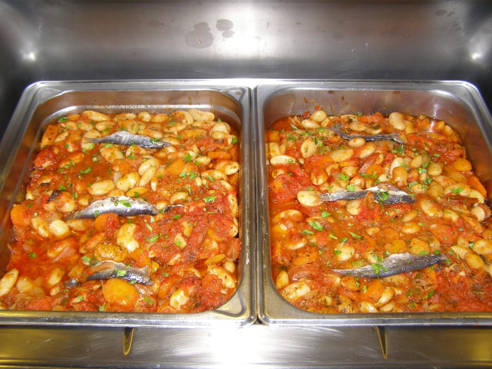 Bohnen mit Fisch Atlantica Mikri Poli Crete