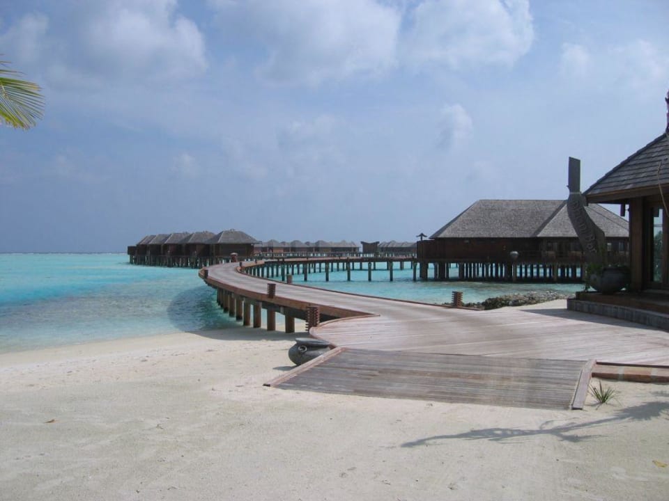 Neu gebaute Wasserbungalows Sun Siyam Olhuveli