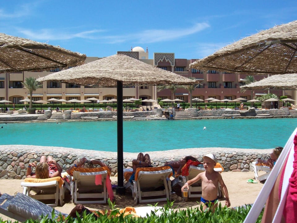 Część plaży Sunny Days El Palacio Resort & Spa