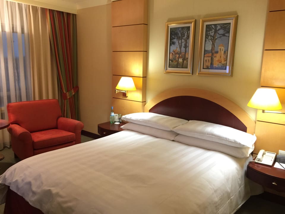 CLASSIC ZIMMER QUEEN SKYLINE BLICK Hotel InterContinental Frankfurt