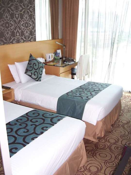 Zimmer The Robertson House by the Crest Collection