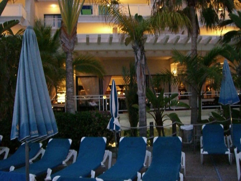 Blick vom Pool auf den Speißesaal Princess Taurito