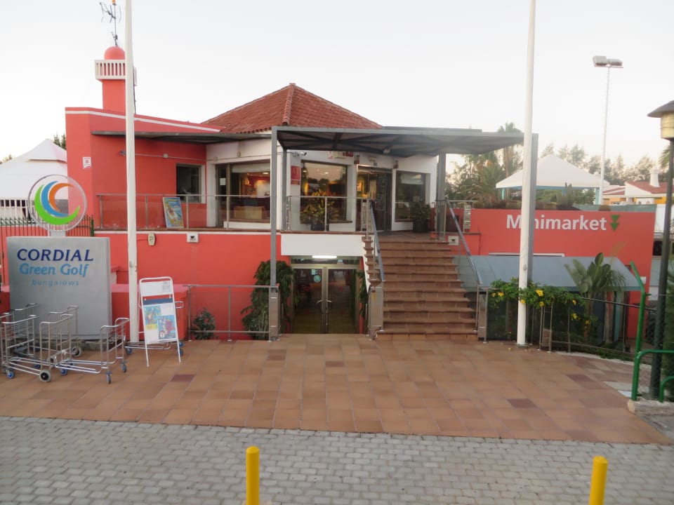 Green Golf gegenüber Bungalows Cordial Sandy Golf