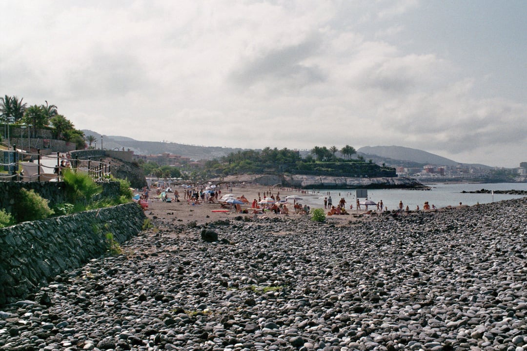 Steinstrand mit Übergang zum feinen Sandbereich Hotel Riu Arecas - Adults only