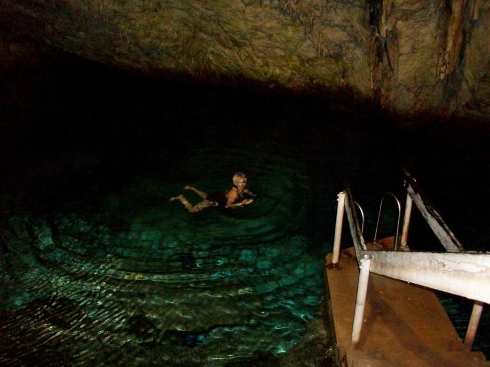 Grotte in Hotelanlage Hotel Grotto Bay Beach Resort