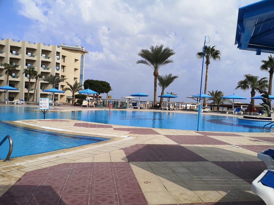 Pool Moreno Horizon Spa & Resort