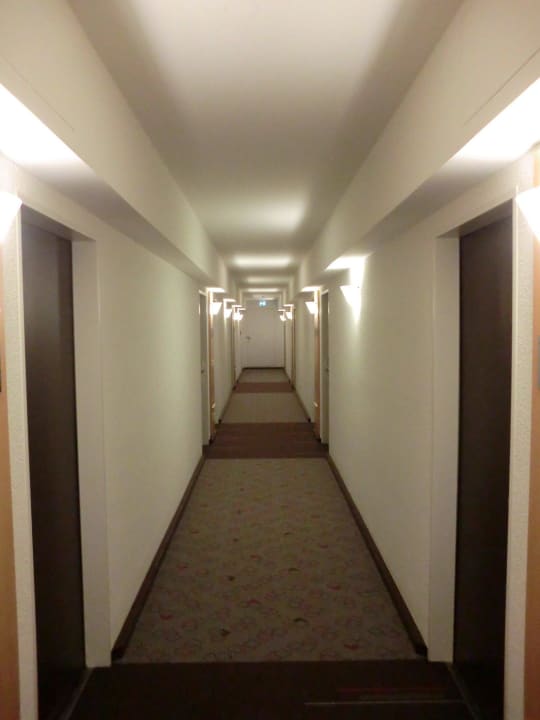 Hotelgang zu den Zimmern ibis Hotel München City