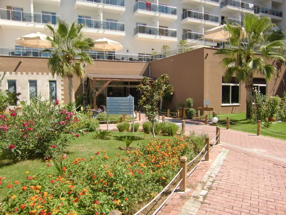 Eingang vom Pool kommend  Seaden Sea World Resort & Spa