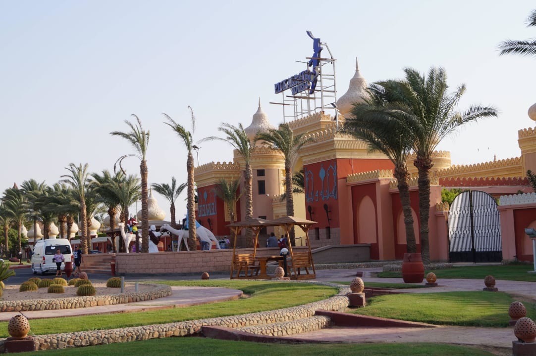 Eingangsbereich zur Hotelanlage Pickalbatros Alf Leila Wa Leila Resort - Neverland Hurghada