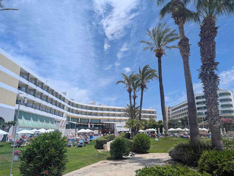 Pool Hotel Louis Imperial Beach