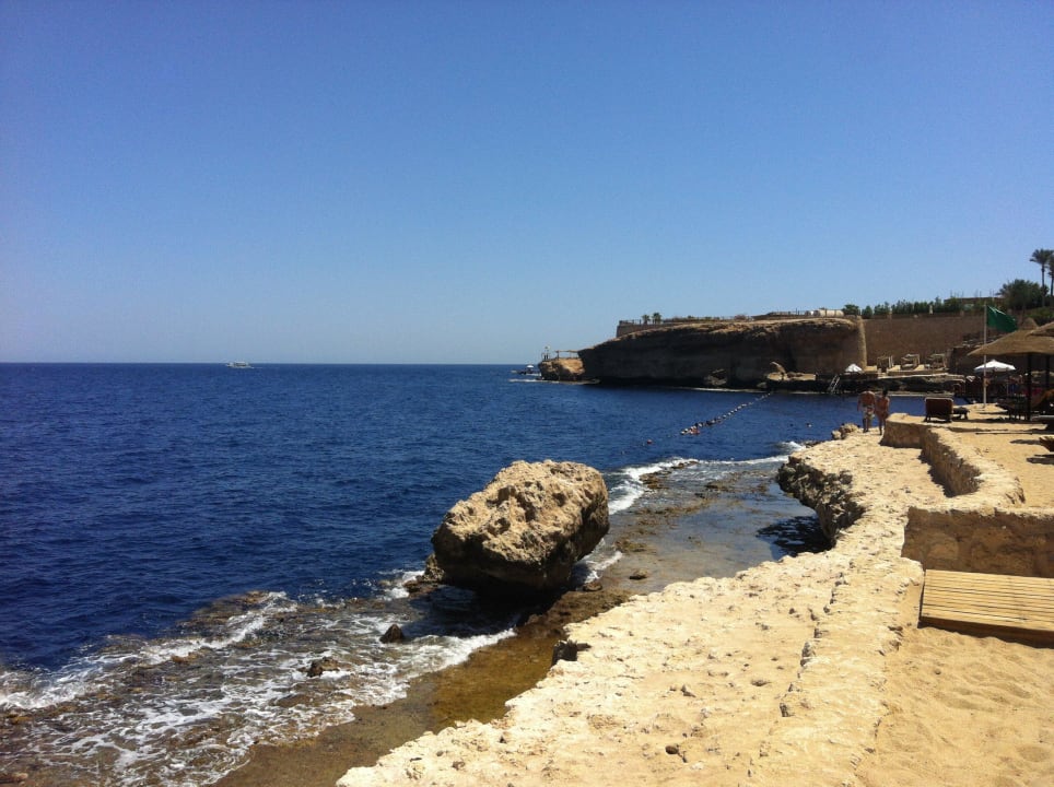 Kleiner steiniger Weg am Strand The Grand Hotel Sharm El Sheikh