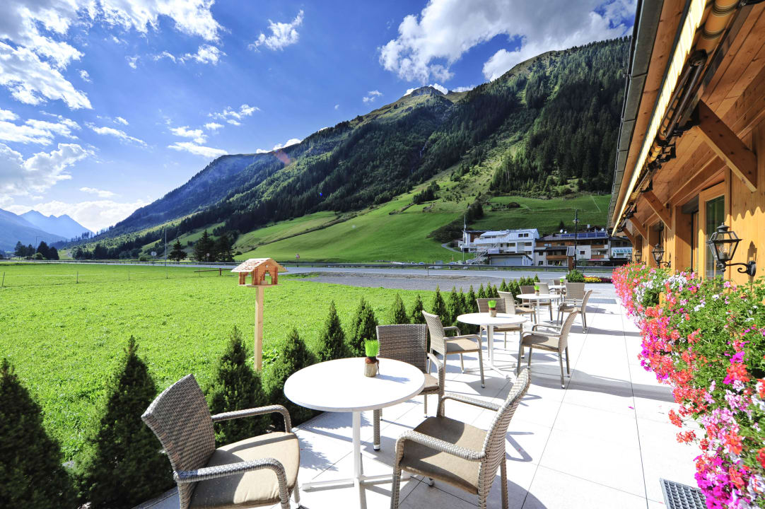 Unsere Sonnenterrasse... Hotel Verwall