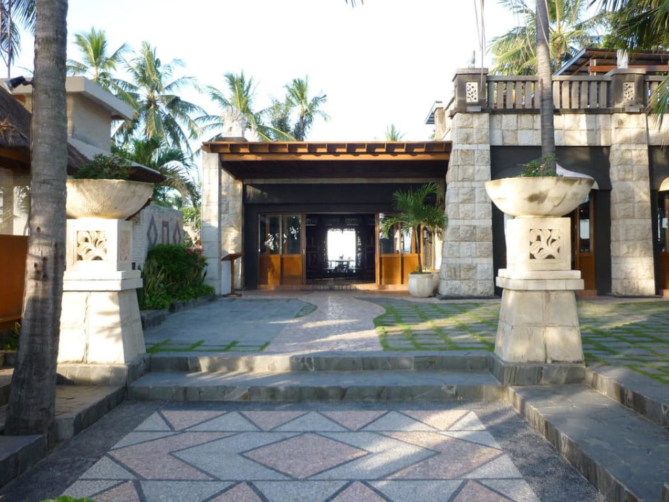Eingang vom Strand Bali Mandira Beach Resort & Spa