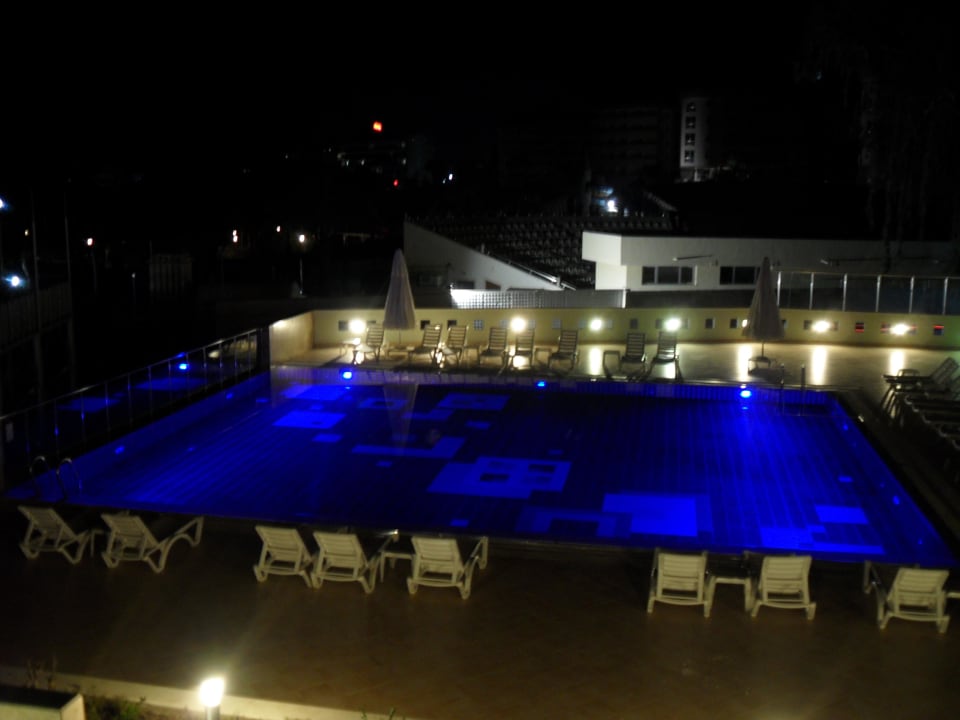 Pool bei Nacht Sealife Buket Resort & Beach