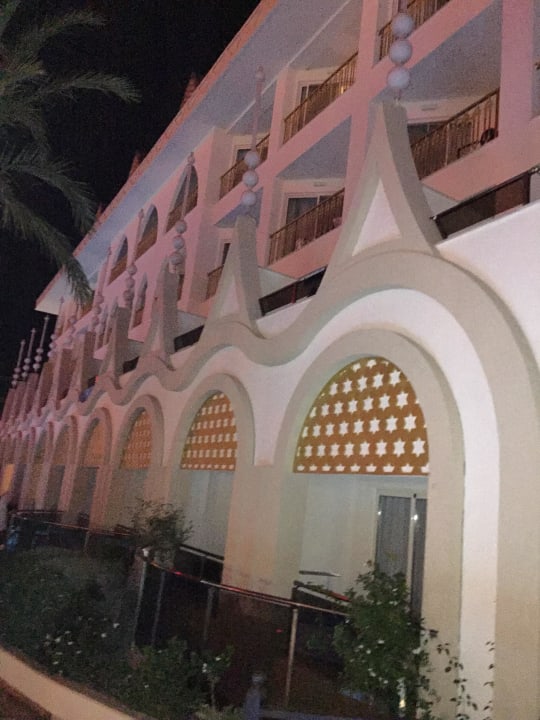 Garten Well Palace Side