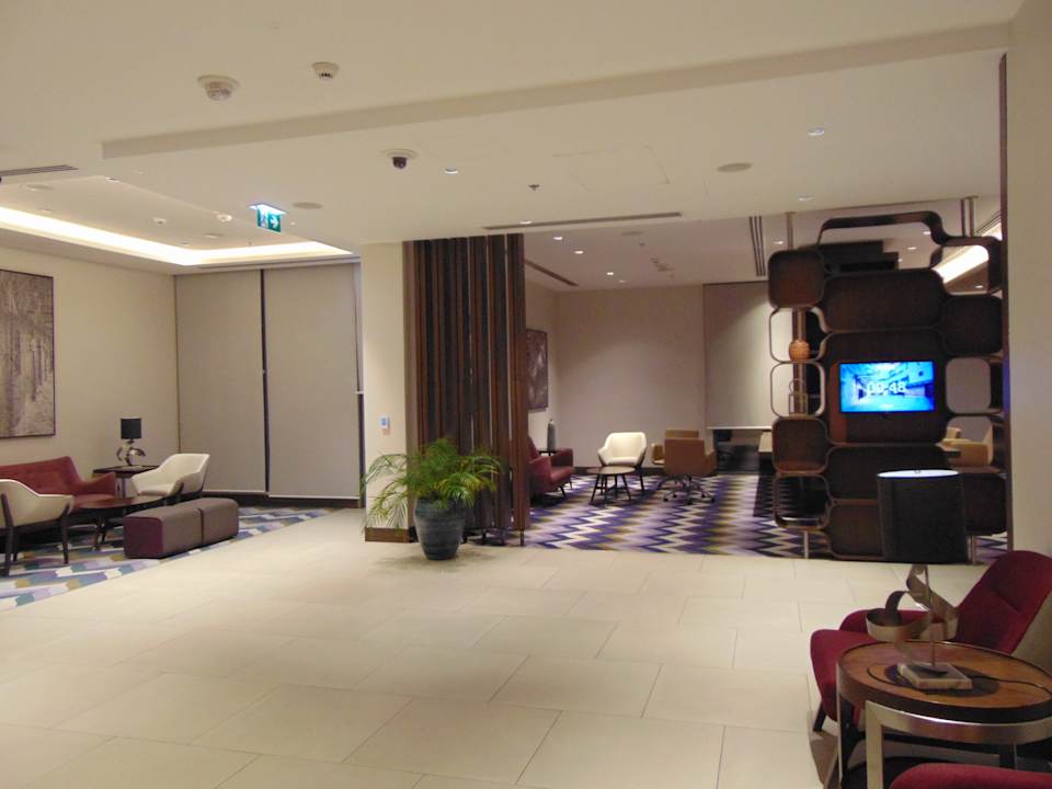 Lobby Hampton By Hilton Dubai Airport