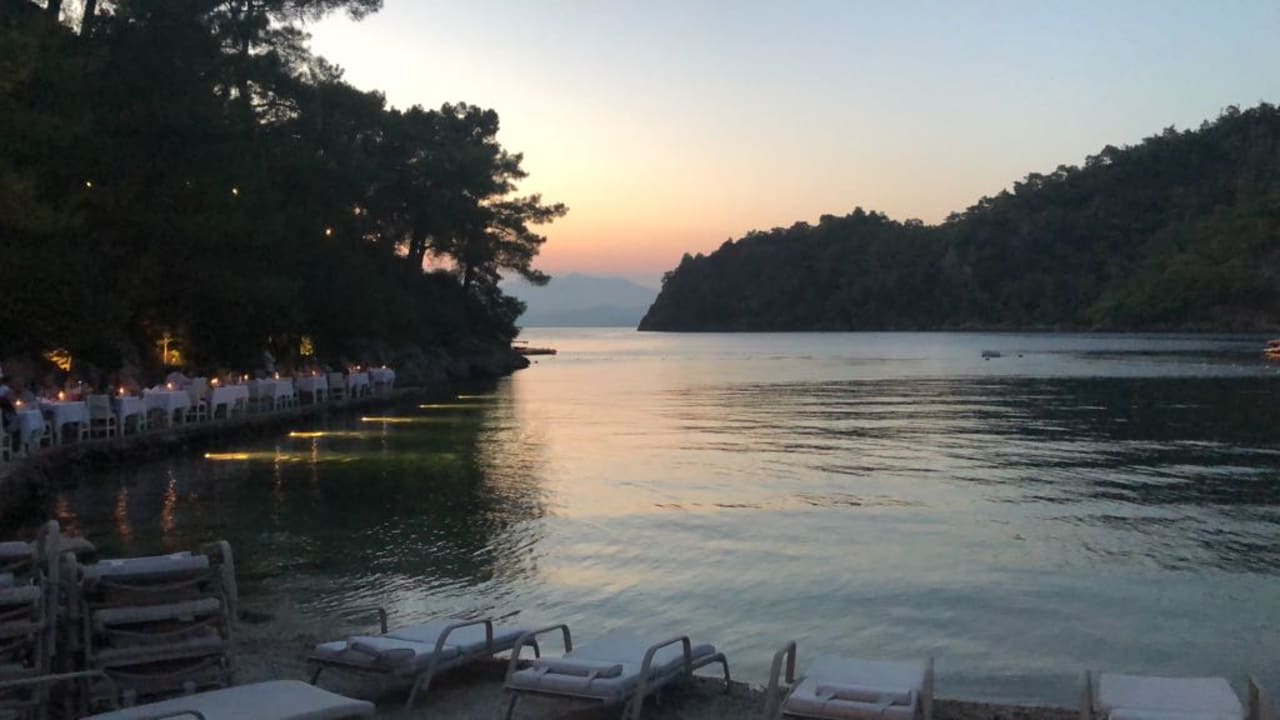 Strand Hillside Beach Club