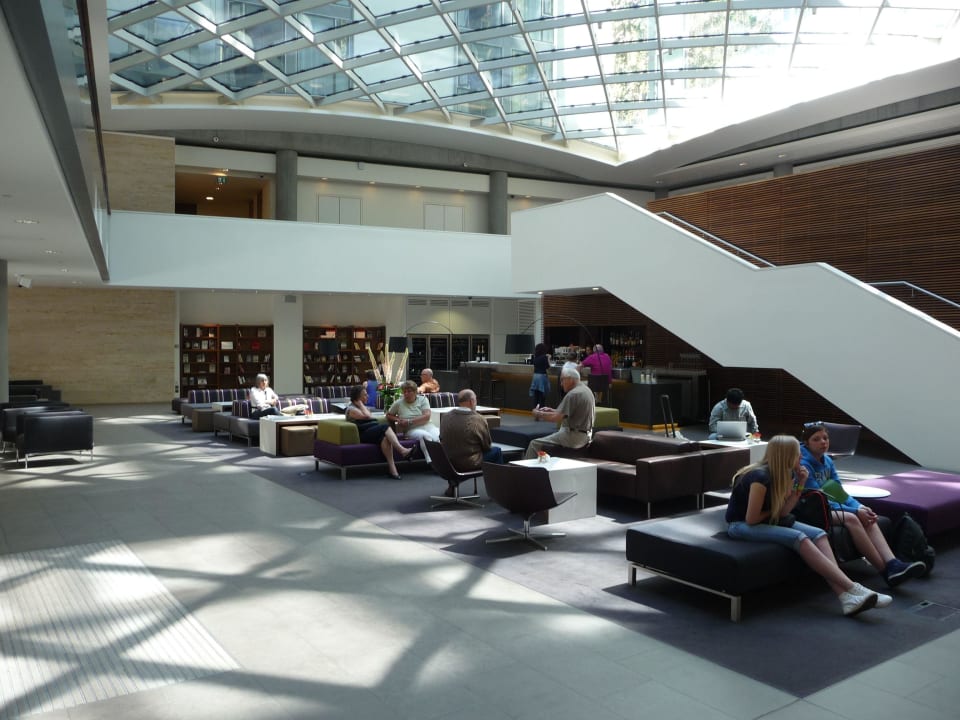 Blick auf die Bar DoubleTree by Hilton Hotel London - Tower of London