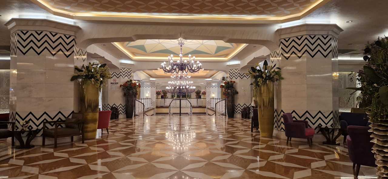 Gastro Royal Taj Mahal Hotel