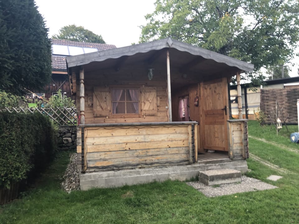 Außenansicht Pilger-Hüttli - Blockhaus
