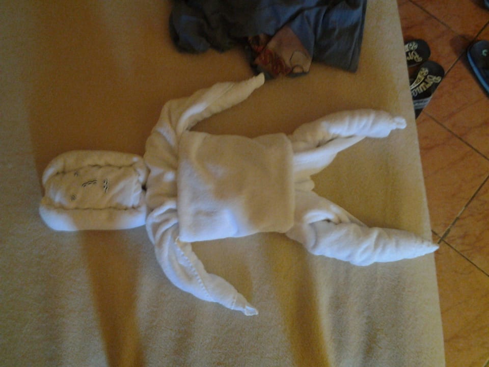 Puppe aufm Bett Arabia Azur Resort