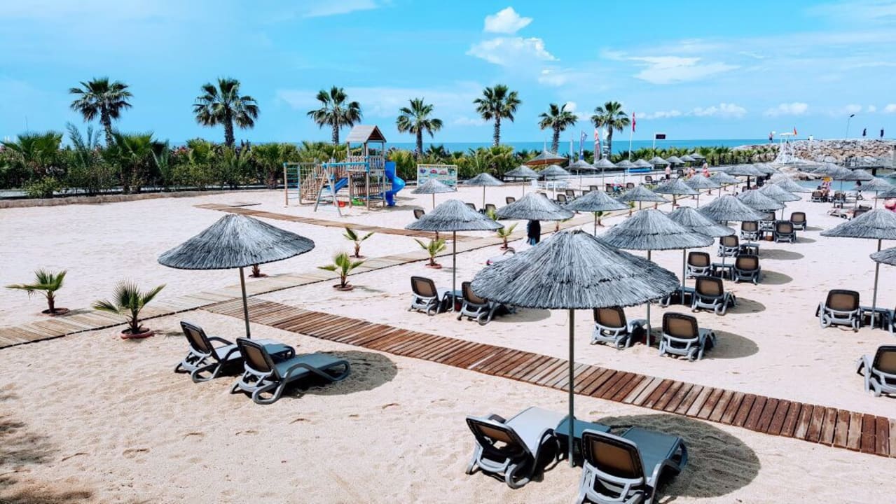Strand Rubi Platinum Spa Resort & Suites