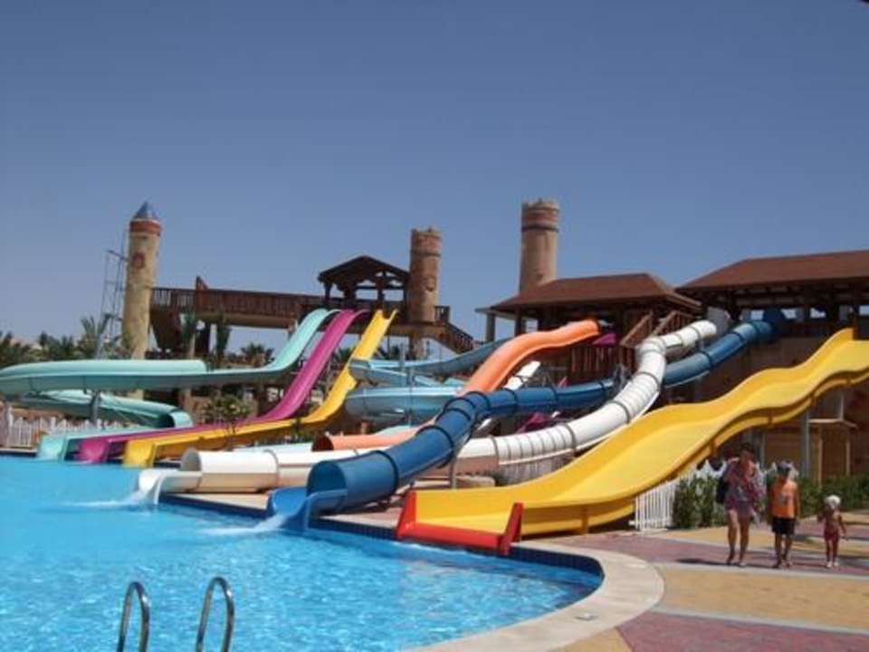 Aqua-Park - Einige der 27 Rutschen Sea Beach Edge By Rotana
