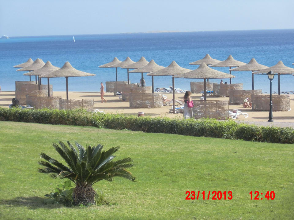 Blick vom Hotel zum Strand Old Palace Resort Sahl Hasheesh