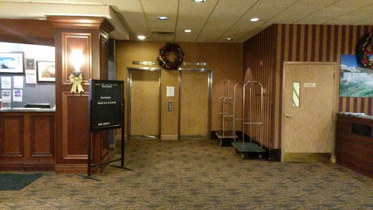 Rezeption u Aufzüge Wyndham Garden at Niagara Falls