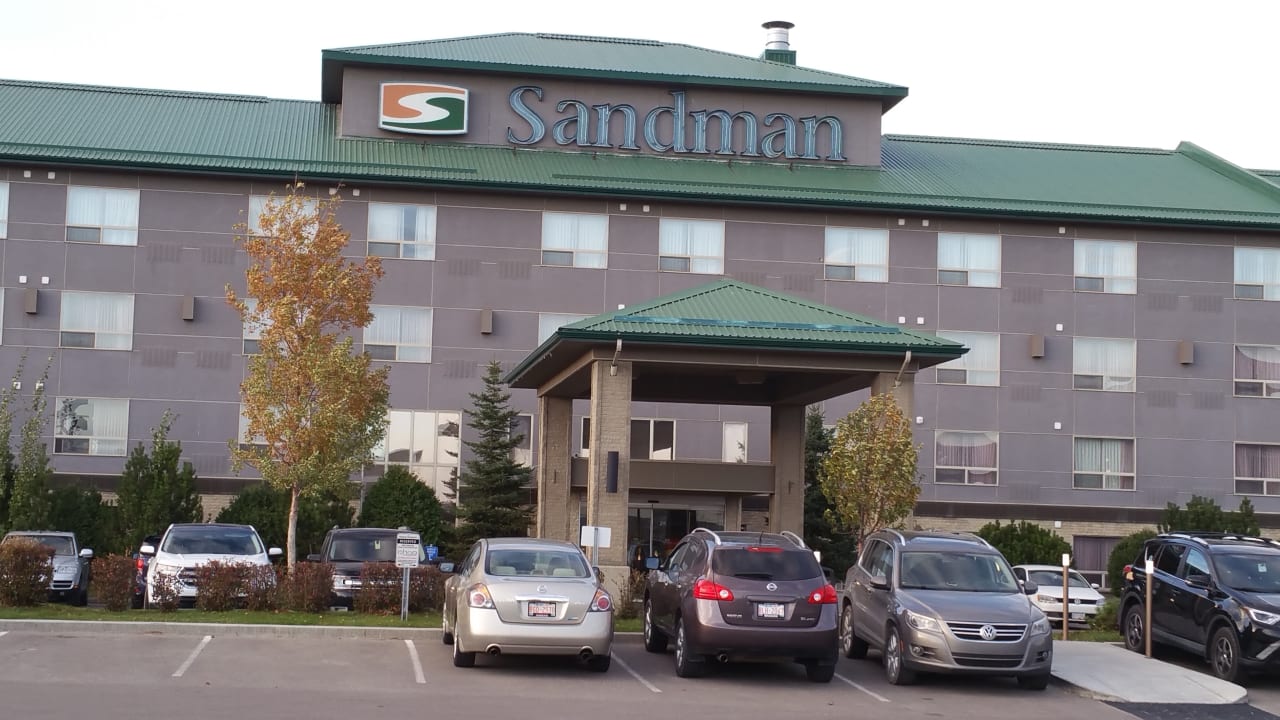 Außenansicht Sandman Hotel Calgary Airport