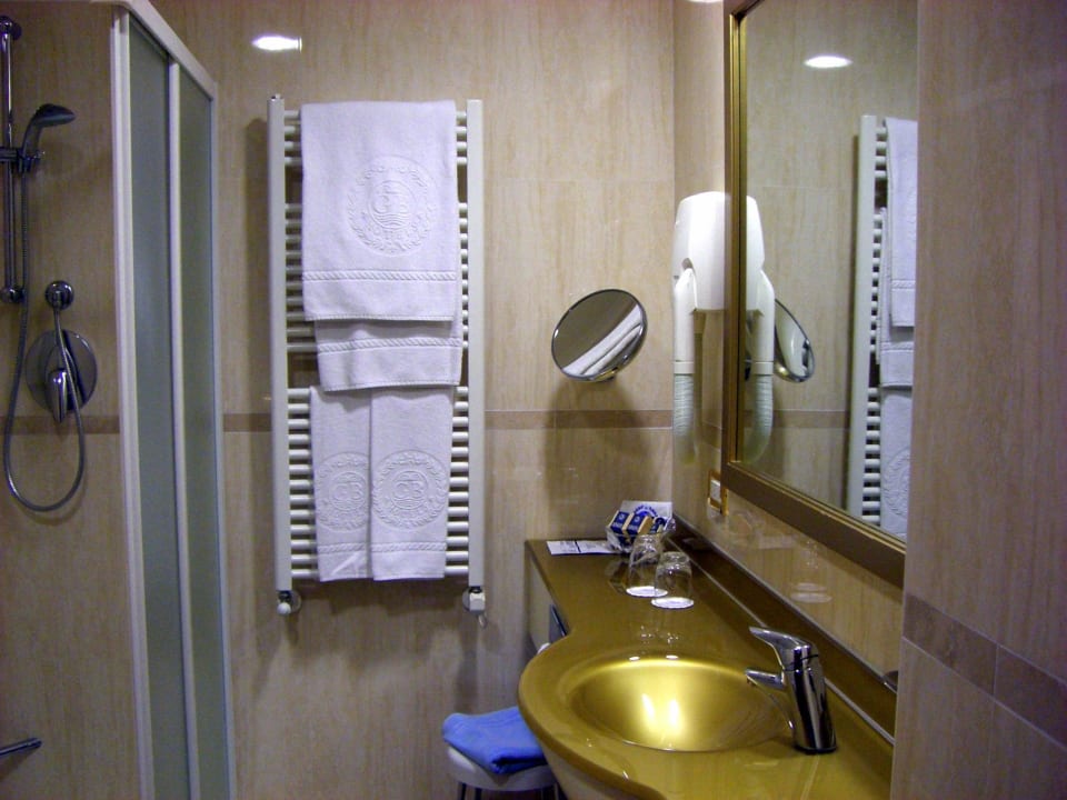 Blick ins Badezimmer Hotel Metropole Terme