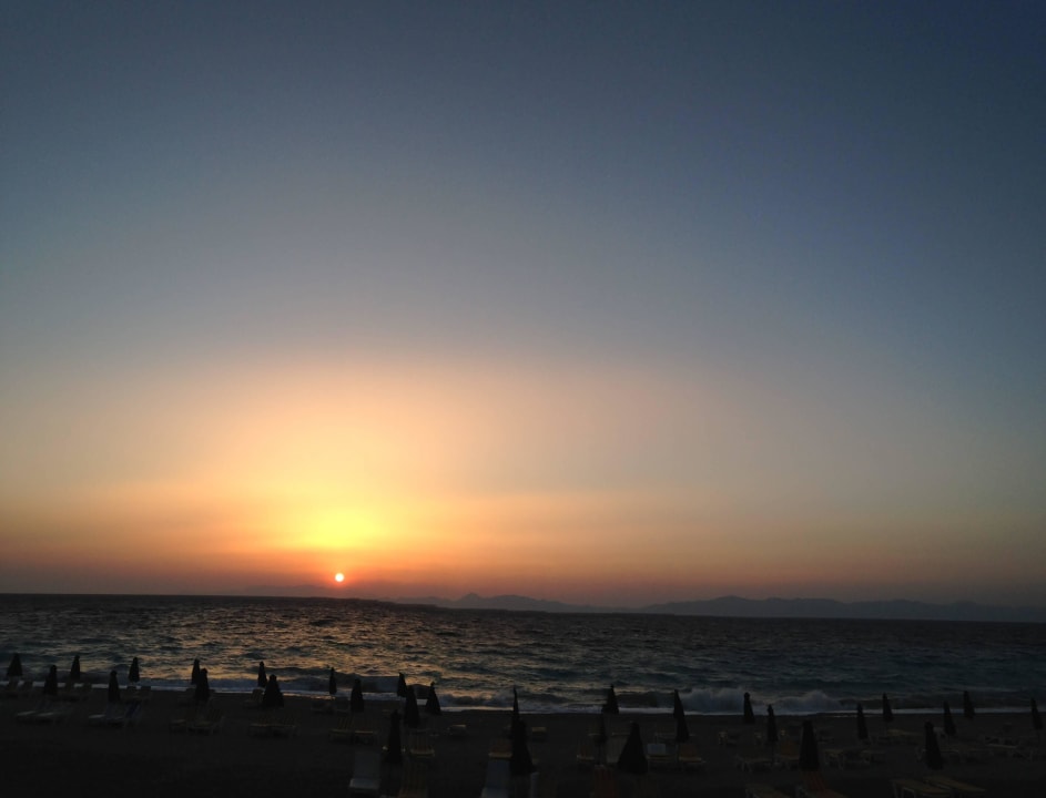 Elke avond een fantastische zonsondergang Rhodos Horizon Resort