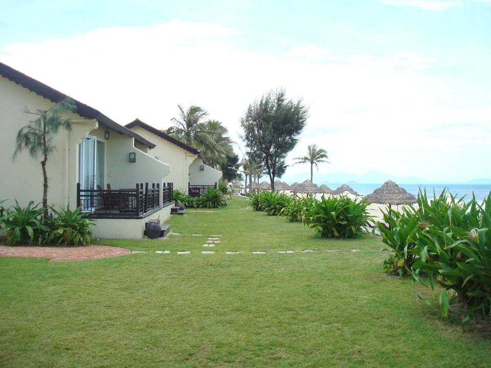 Schöne Bungalows vor dem Strand Victoria Hoi An Beach Resort & Spa
