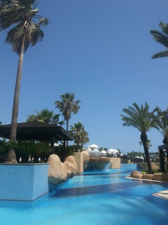 Die Pool-Anlage ist wirklich einmalig! Fame Residence Lara & Spa