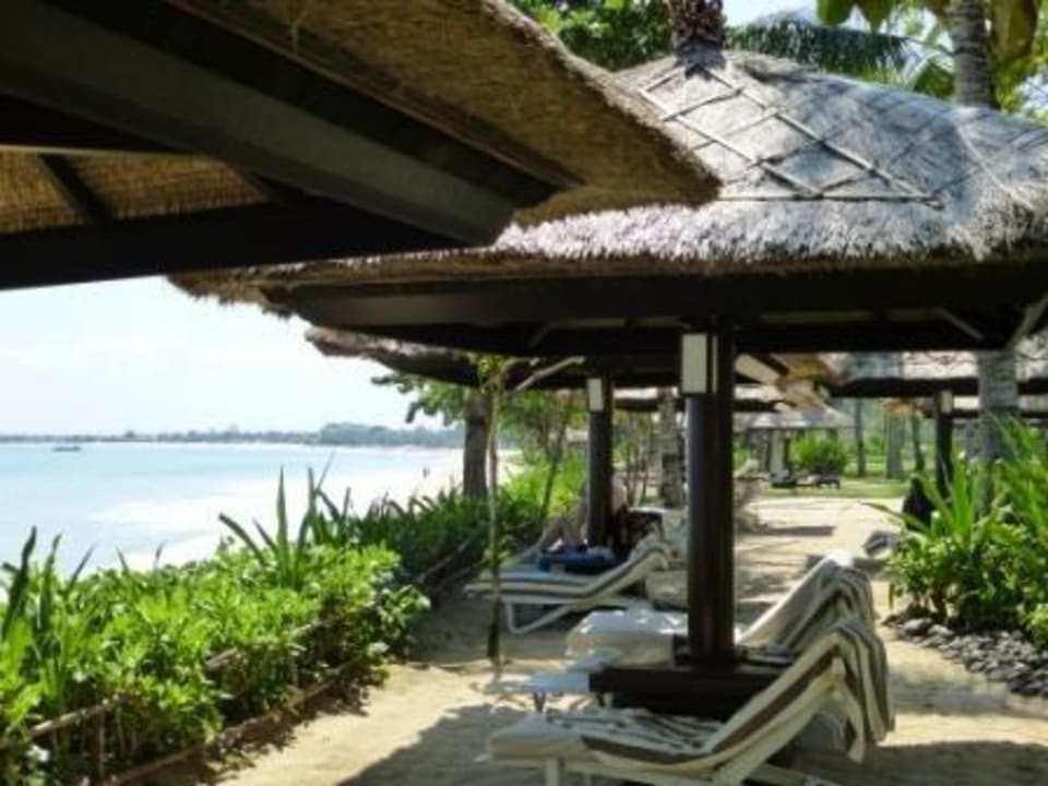 Schattenplätze in 1. Reihe InterContinental Bali Resort