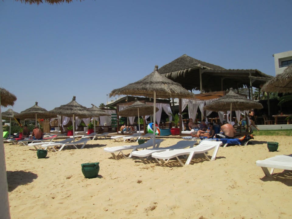 Sauberer strand Hotel Royal Nozha
