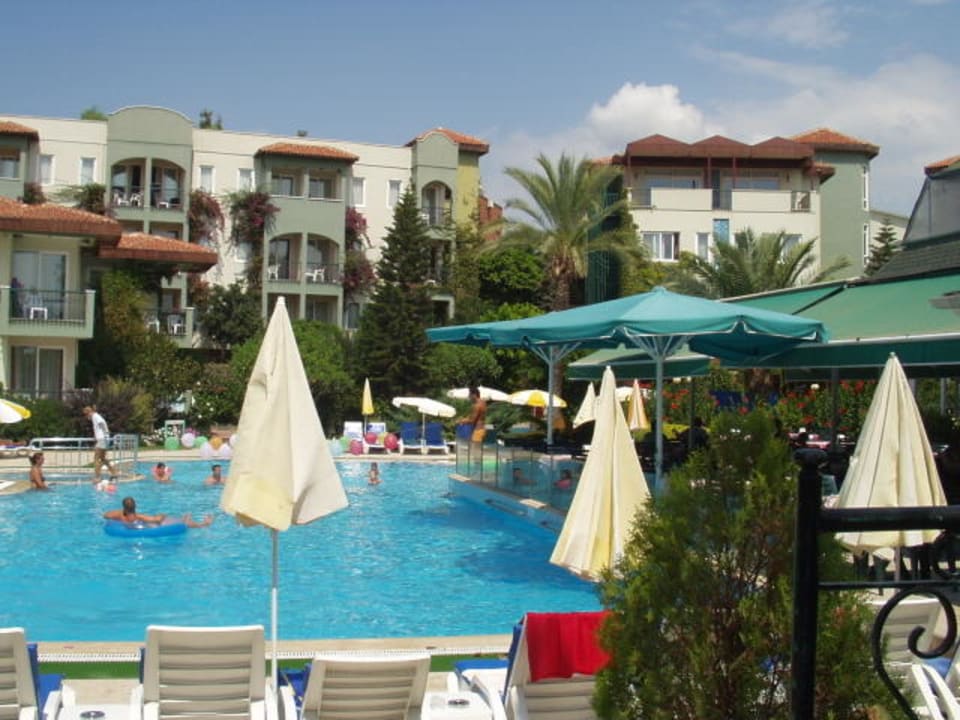 Mittags an der Poolbar Hotel Gardenia Beach