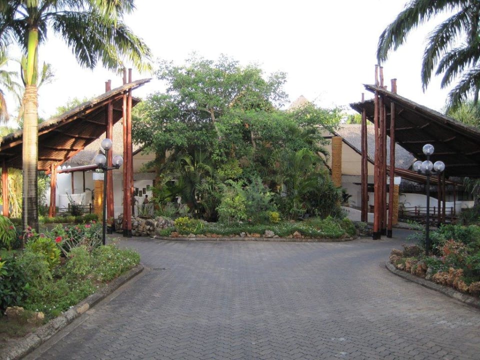 Zufahrt zum Hotel Hotel Southern Palms Beach Resort