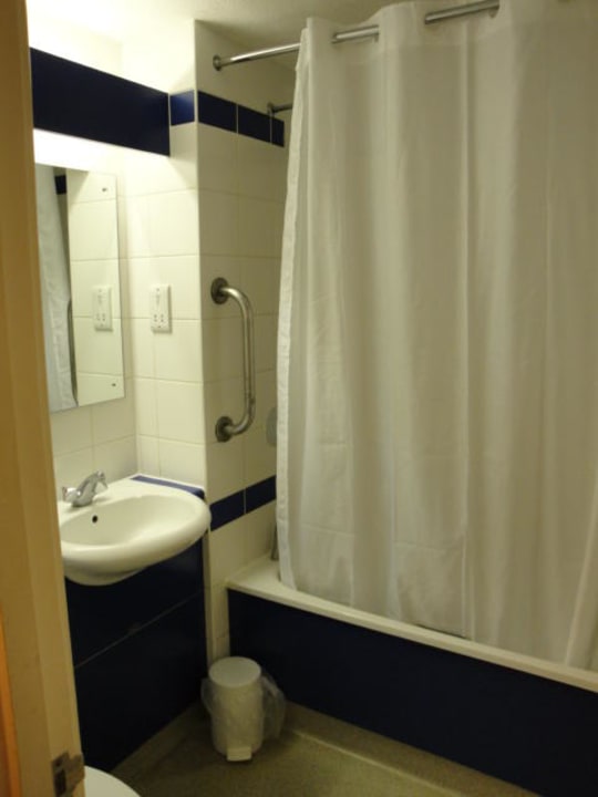 Lazienka Travelodge Cambridge Fourwentways Hotel