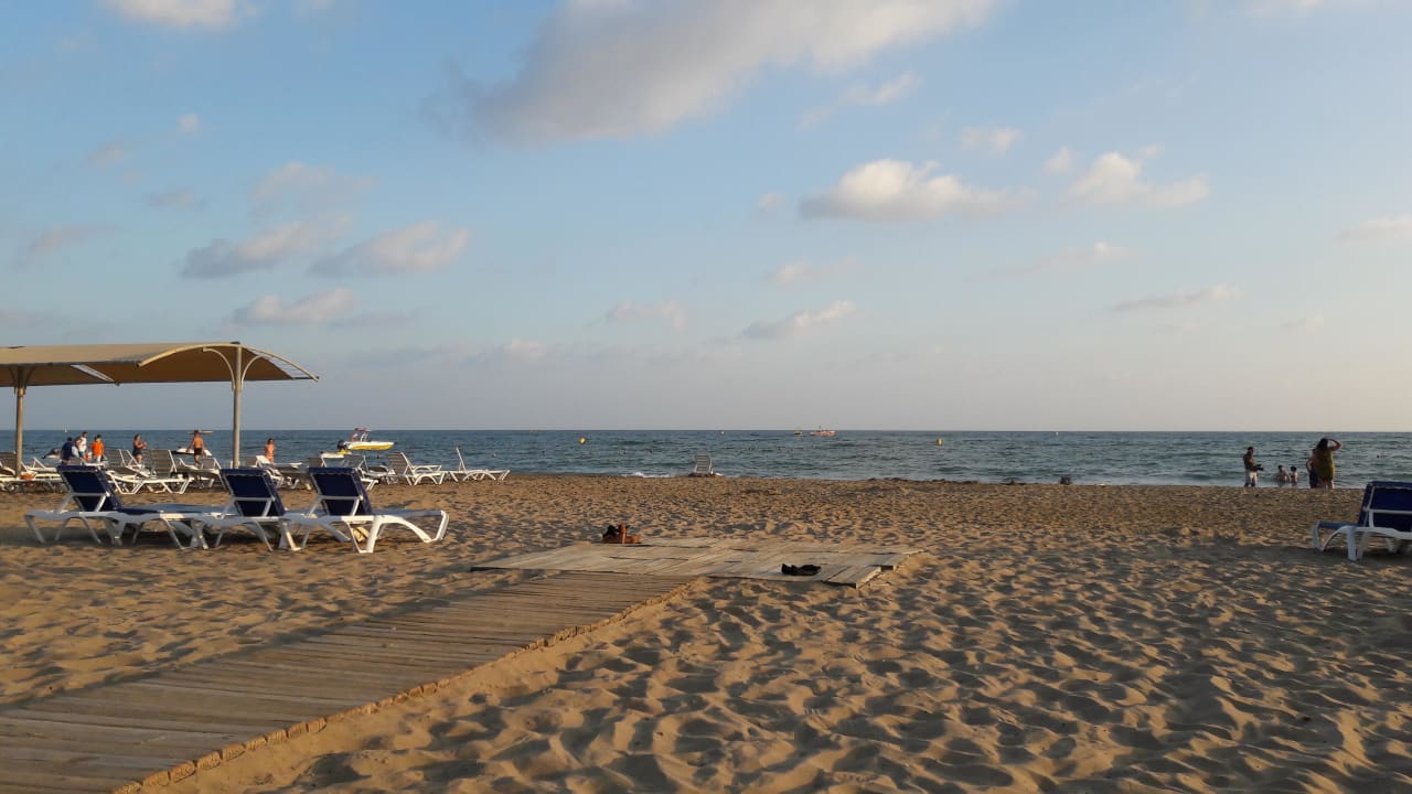 Strand am Abend  Port Side Resort Hotel