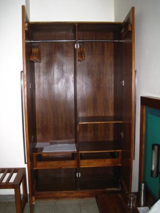 Schrank Mermaid Hotel & Club