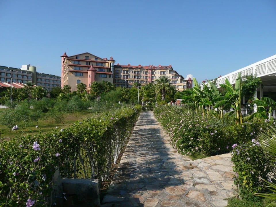 Weg vom Strand zum Hotel Bella Resort & Spa