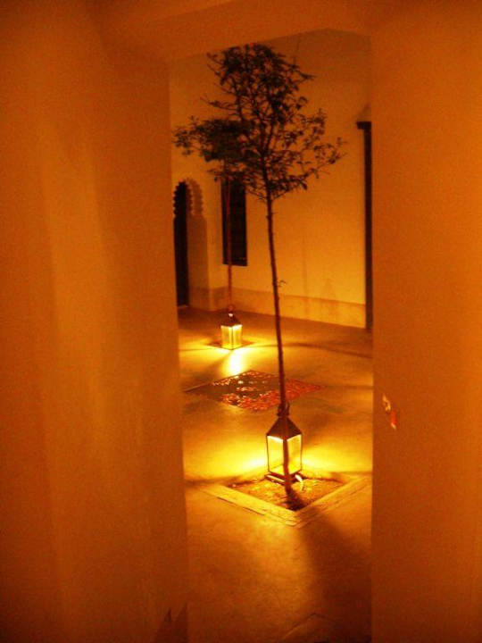 Riad Dar-K: der Eingang am Abend Hotel Riad Dar K