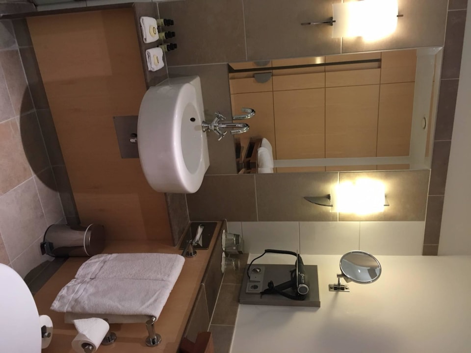 Bad ist OK, nicht super Hotel Mondial am Dom Cologne- MGallery