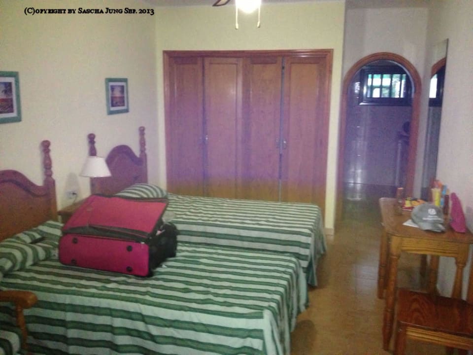 Bungalow 16 von innen ( Sep. 2013 ) Hotel Hyde Park Lane