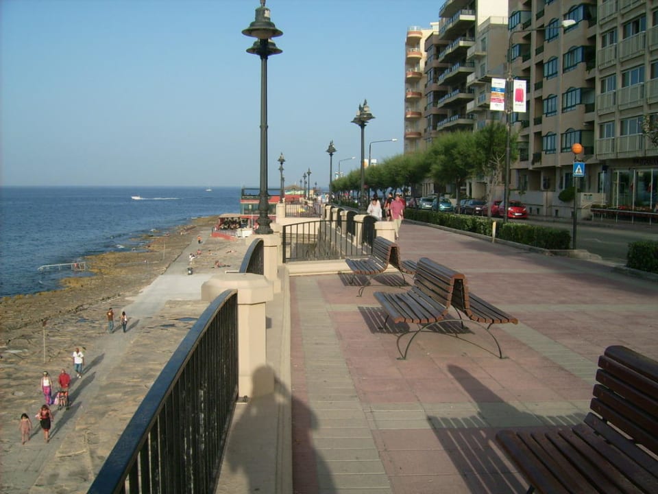 Felsstrand vor dem Diplomat Hotel The Diplomat Hotel