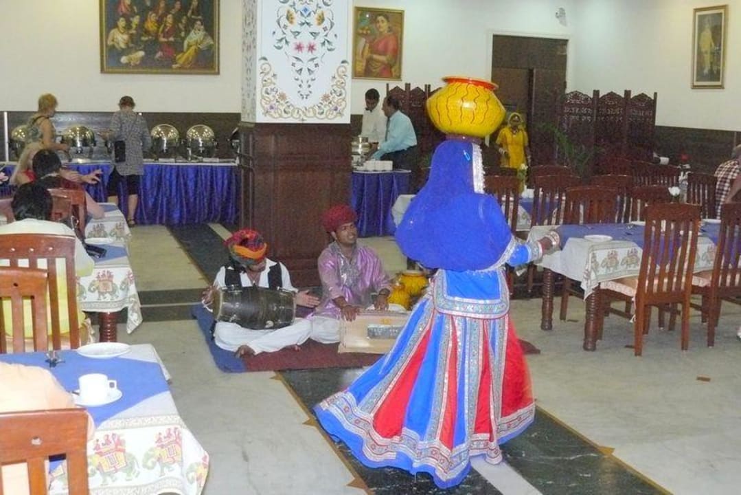 Przy kolacji Hotel Glitz